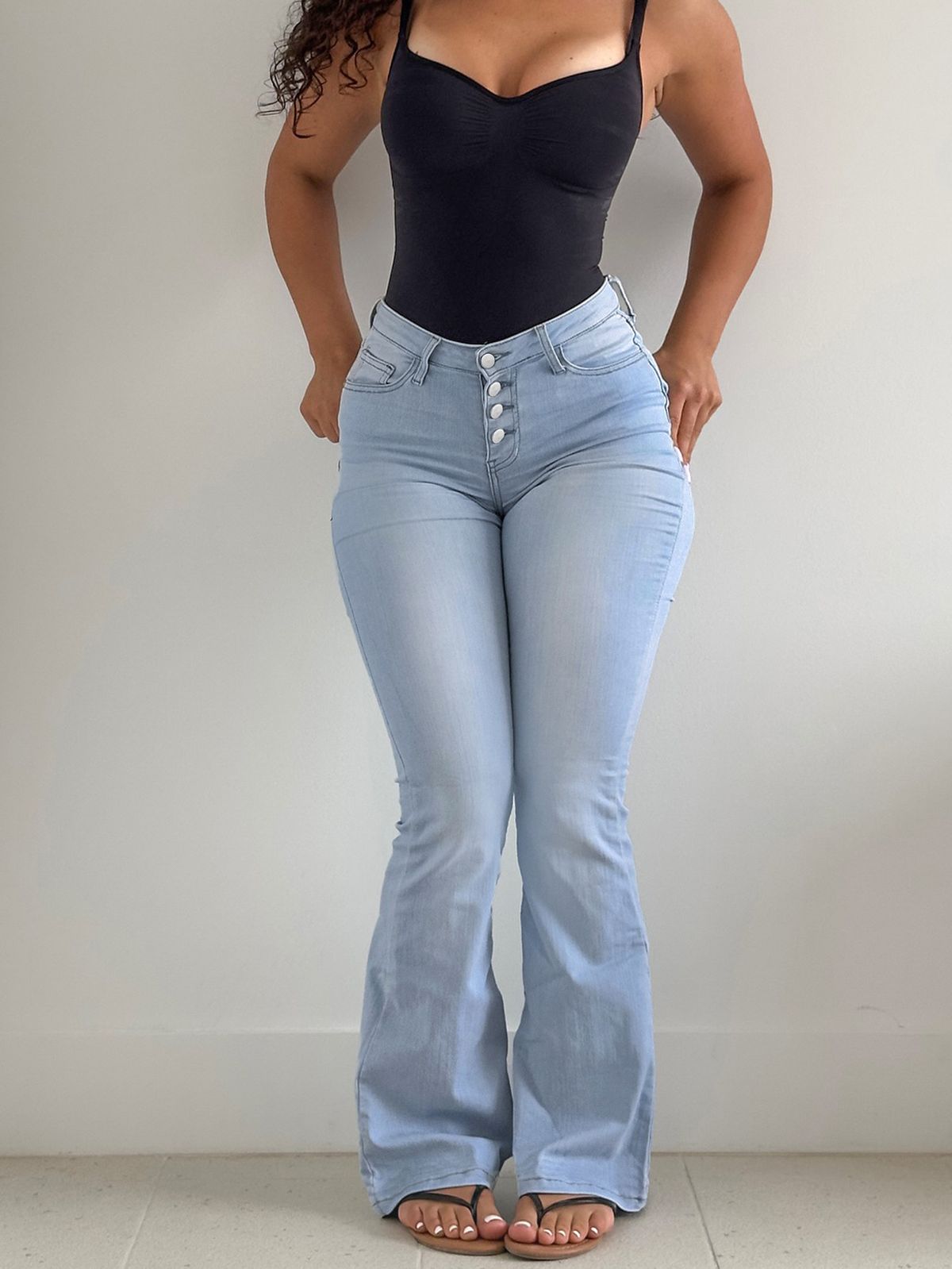 Women's High-Waisted Button down Flared Jeans Light Blue Stretch Slim Fit Hip Lifting Floor-Length American Style Denim Pants_mkmklike.com