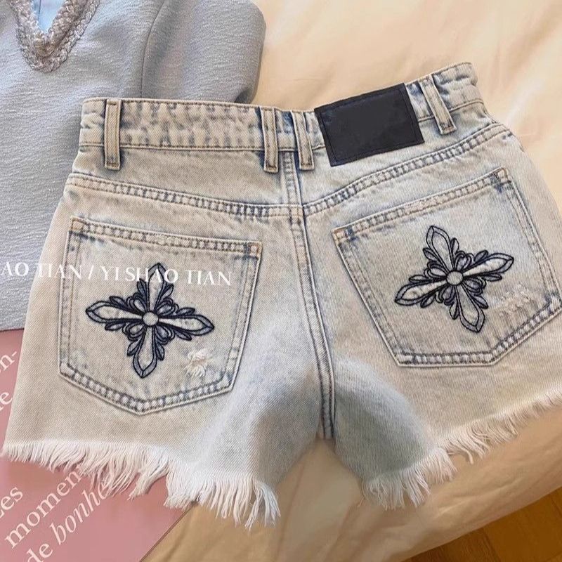 2025 Summer New Vintage Washed Embroidered Frayed Denim For Women High Waist Straight Versatile Hot Girl Shorts_mkmklike.com