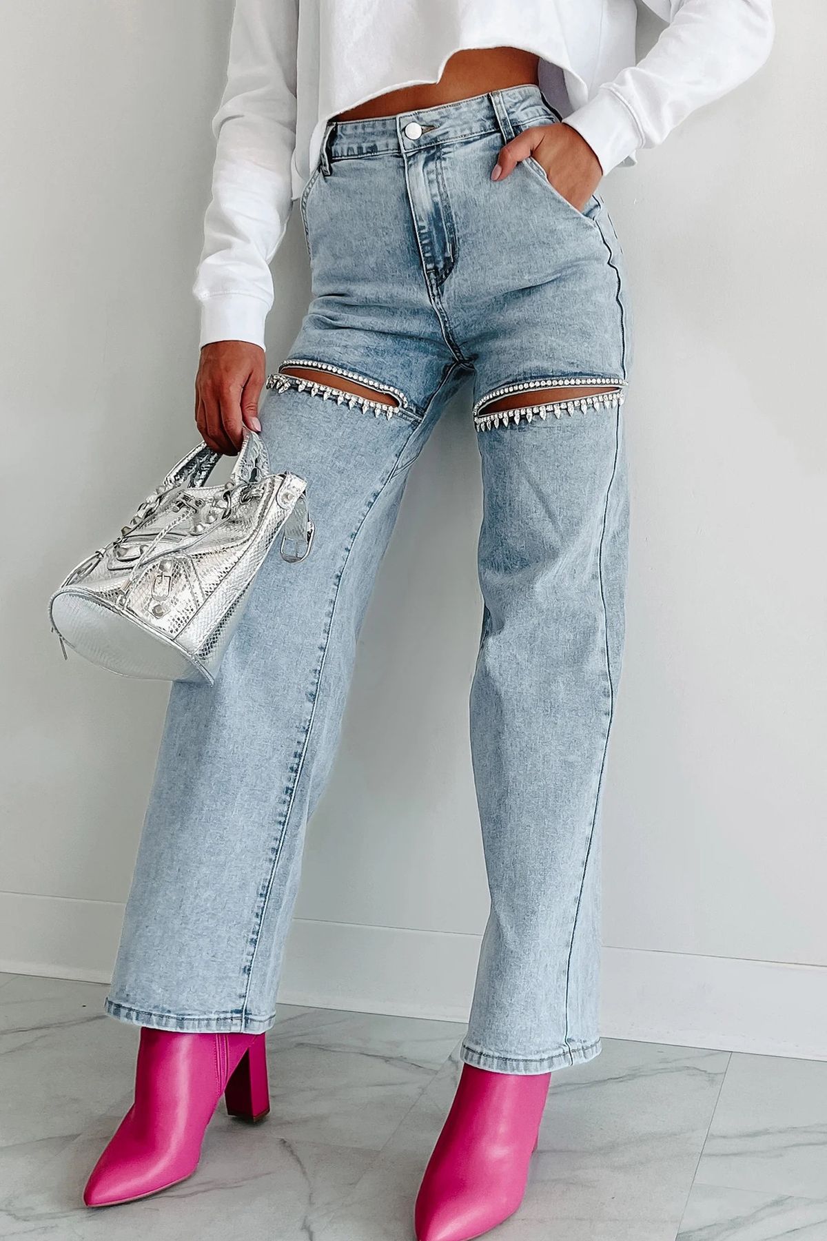 "Distressed High-Waisted Straight Leg Jeans For Women - Vintage Washed Denim With Chain Detail, Stretch Comfort (Light Blue, S-XXL)"_mkmklike.com
