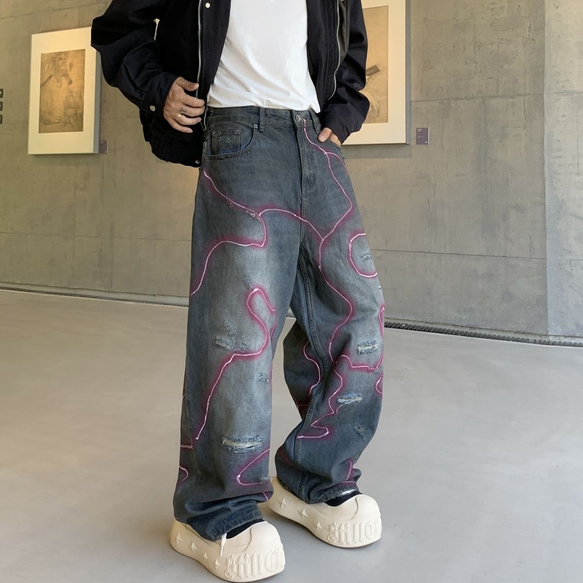 Electric Purple-Gray Washed Denim Jeans - Straight Leg Graffiti-Inspired Pants With Distressed Details For Men_mkmklike.com