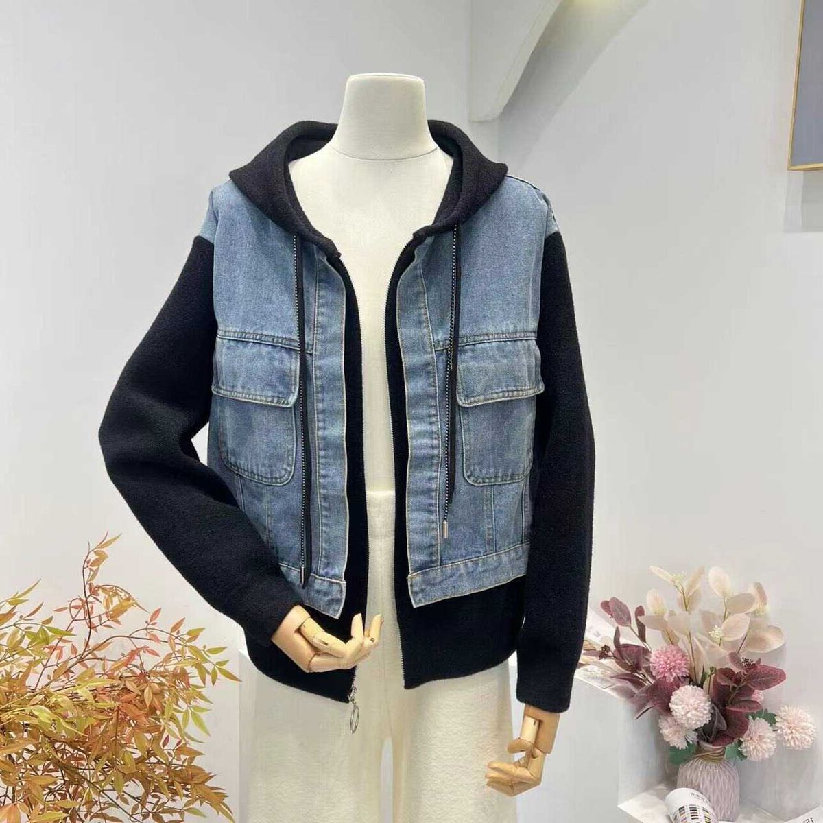 Vintage-Inspired Patchwork Denim Jacket With Hood – Oversized Baseball Silhouette (One Size, Beige/Black Wash)_mkmklike.com