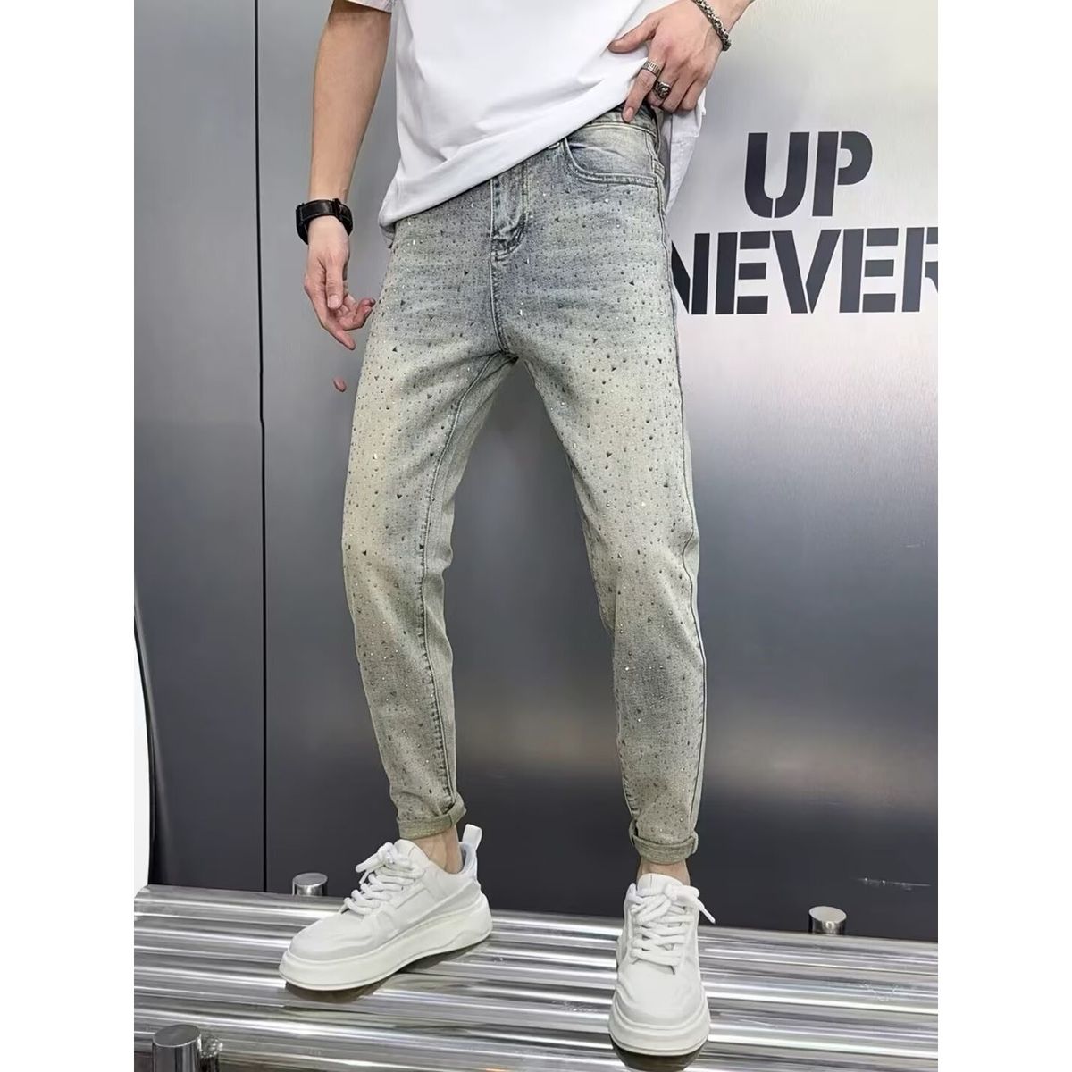 American High Street Washed Denim Jeans For Men, Slim Fit, Trendy Brand, Letter Print, Colorful Paint, Distressed, Slim Fit Straight Leg Trousers._mkmklike.com