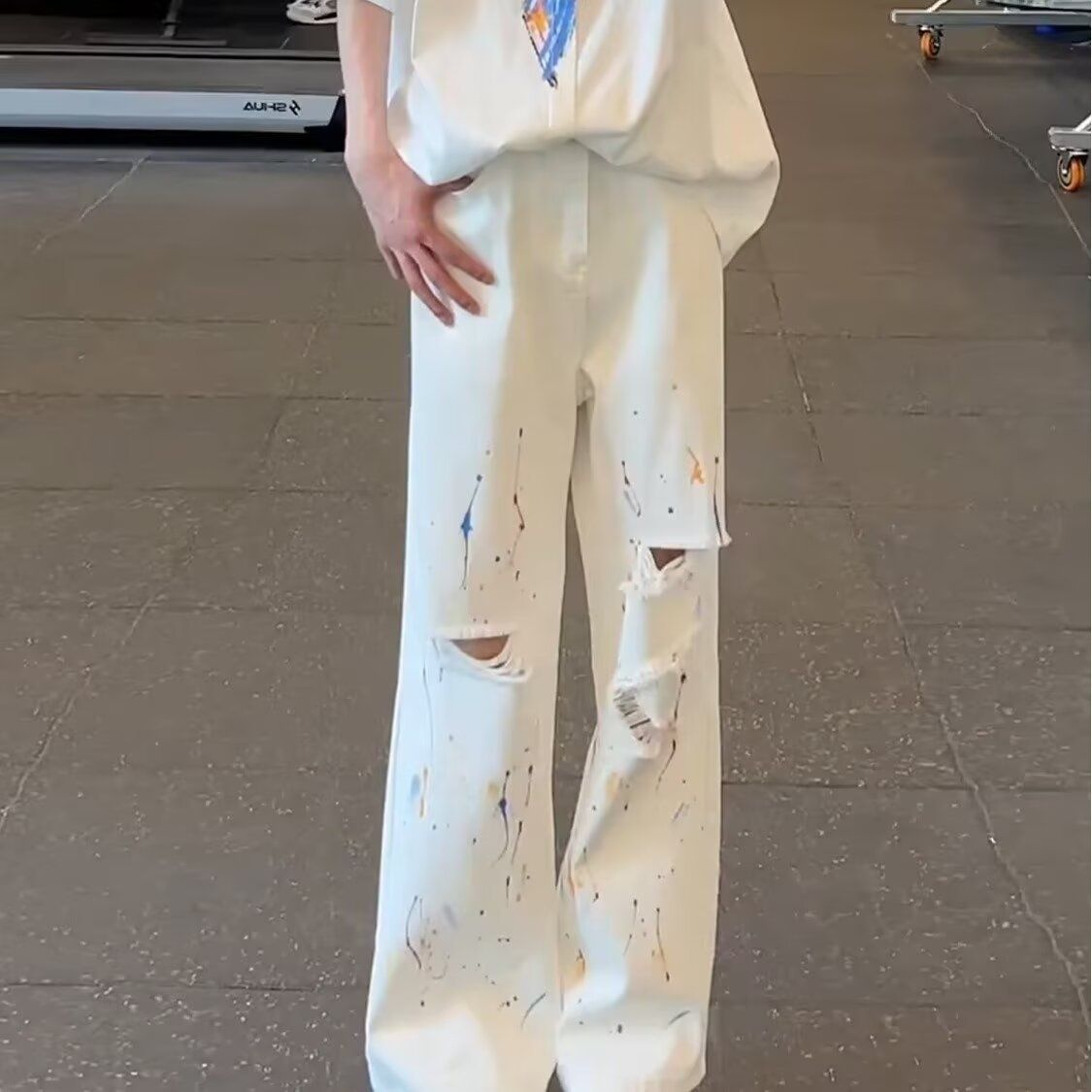 BOY White Graffiti Ripped Jeans For Men Loose Cleanfit American Style High Street Straight Leg Scimitar Flared Pants_mkmklike.com