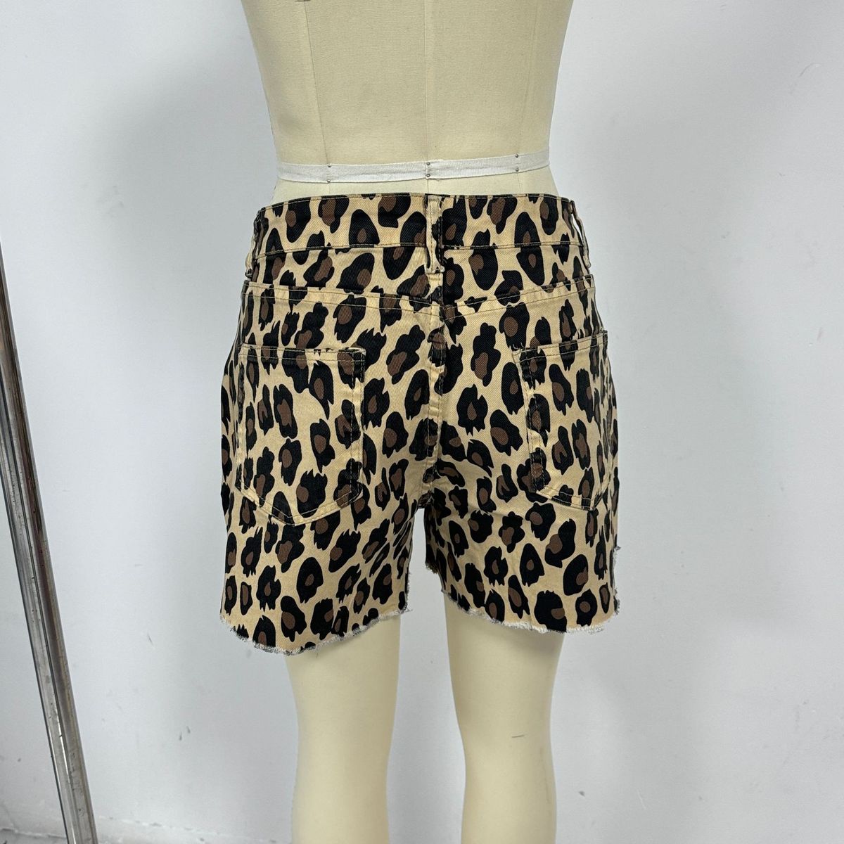 K New Retro Leopard Print Ripped Edge High Waisted Denim Shorts For Women_mkmklike.com