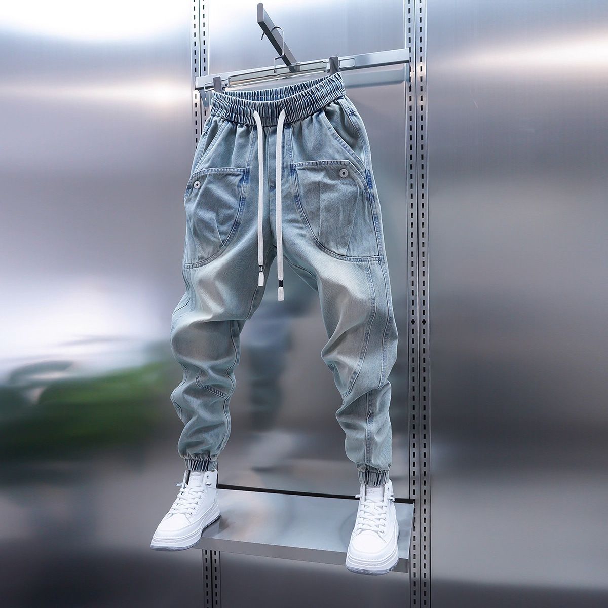 Men’s Light Blue Washed Harem Jeans – Oversized Cuffed Casual Pants With Large Utility Pockets_mkmklike.com