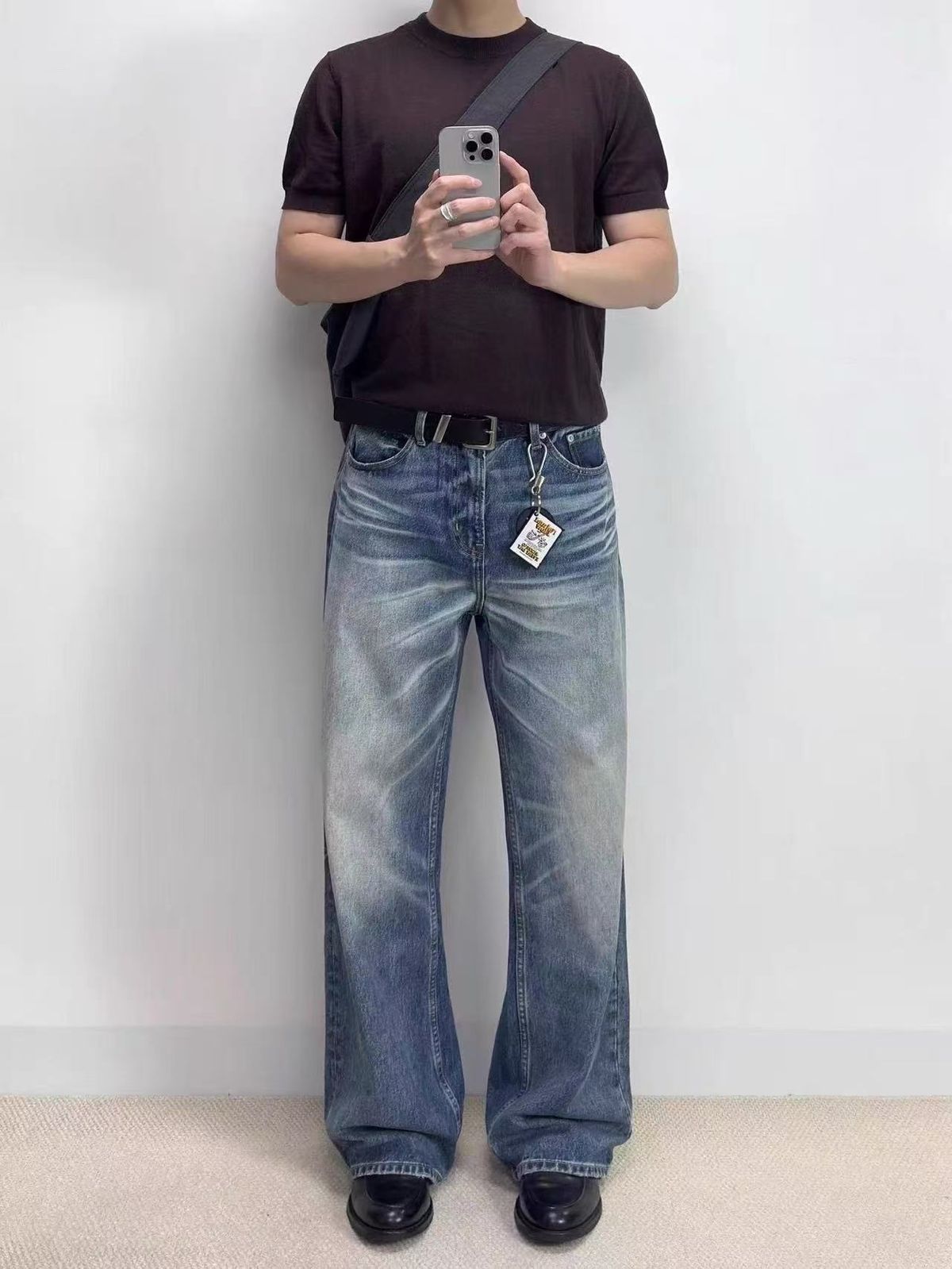 Distressed Light Blue Jeans - Unisex Vintage Washed Denim Pants With Snowflake Fading, Straight Leg & A-Line Wide Fit_mkmklike.com